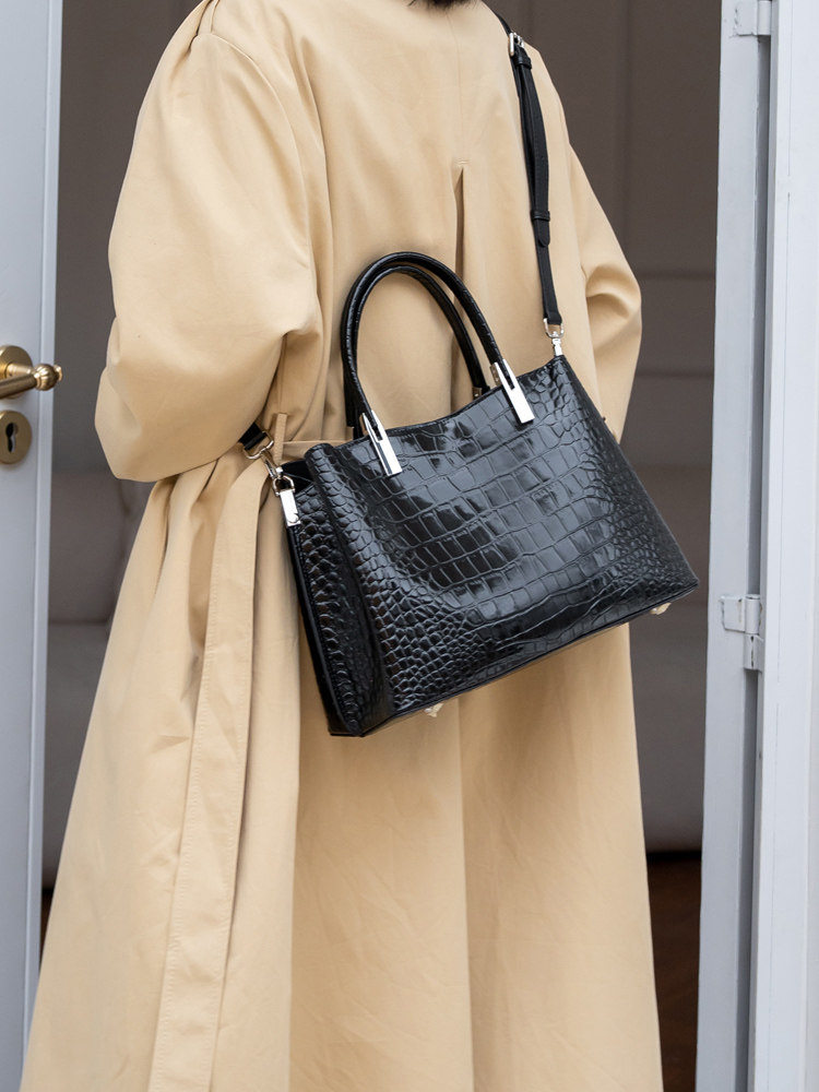 Aidrani Women Crocodile Print  - Leatherwork Designs 评论和价格